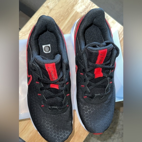 NIKE LEGEND ESSENTIAL 2 MEN'S SPORTS TRAINERS. - Picture 6 of 6